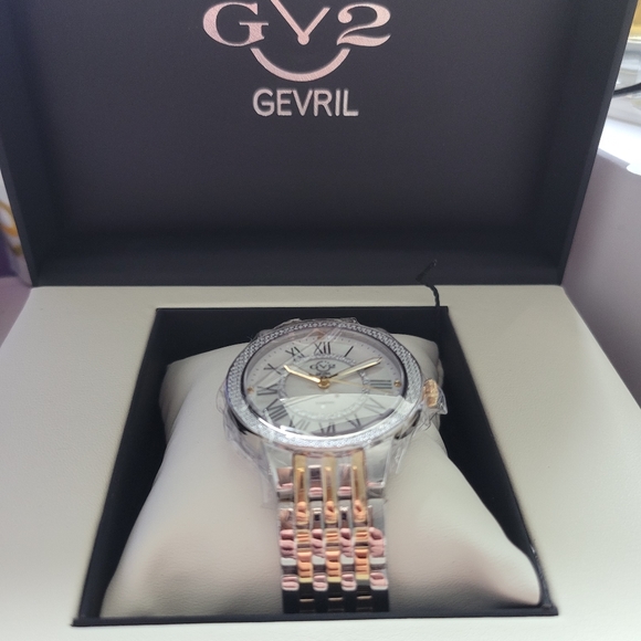 Women's GV2 Astor II Diamond MOP Dial Bracelet Watch, 38mm - 0.24 ctw - Picture 5 of 10